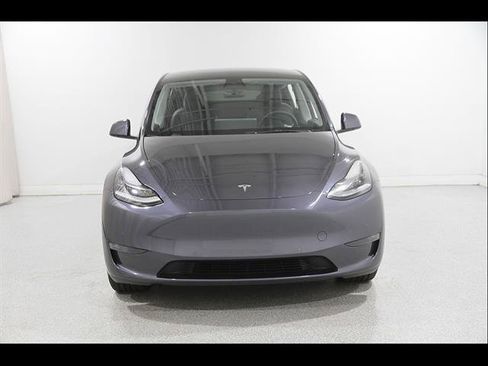 Used 2022 Tesla Model Y Long Range AWD/4WD image 2
