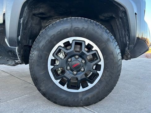 Used 2025 Toyota Tacoma TRD Off-Road image 33