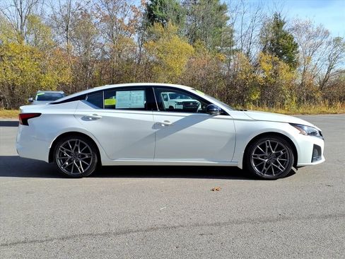 Certified 2024 Nissan Altima 2.0 SR image 5