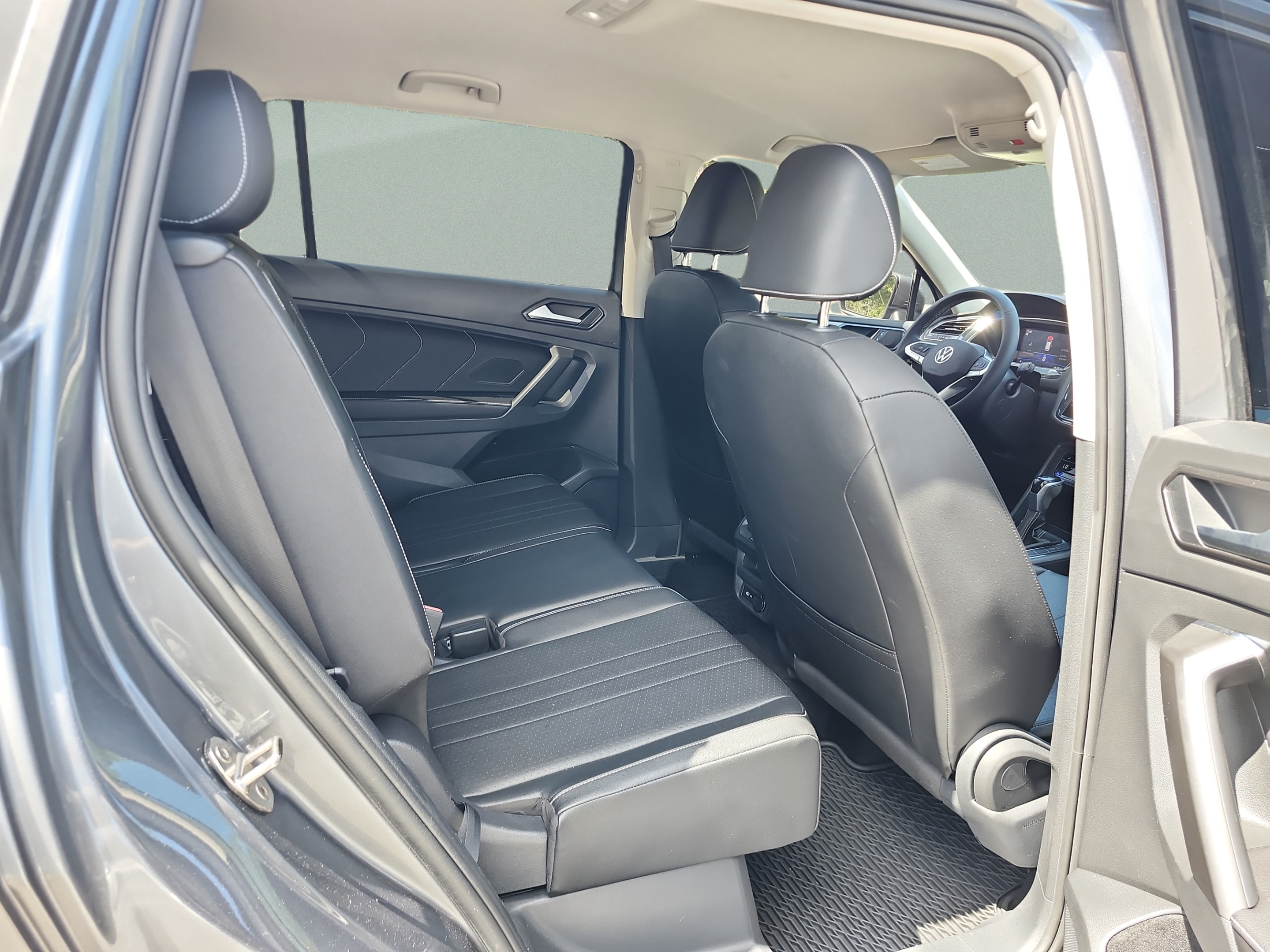 Used 2022 Volkswagen Tiguan SE FWD image 19
