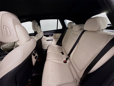 Used 2025 Mercedes-Benz GLC 300 4MATIC image 21