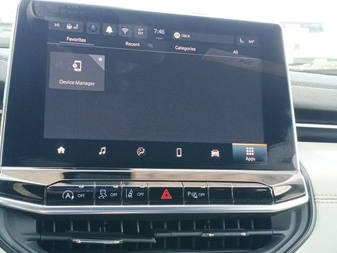 Used 2025 Jeep Compass Limited image 40