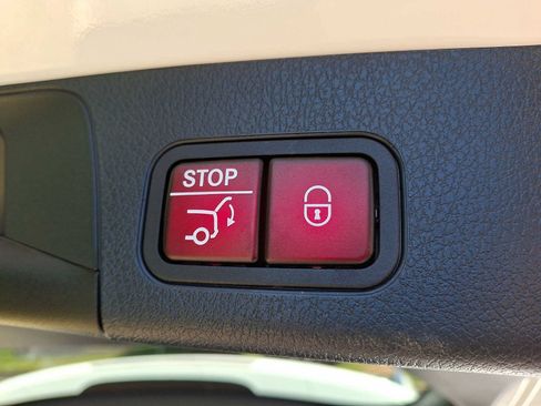 Certified 2023 Mercedes-Benz GLB 250 4MATIC image 27
