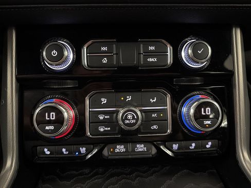 Used 2021 GMC Yukon Denali w/ Denali Premium Package image 23