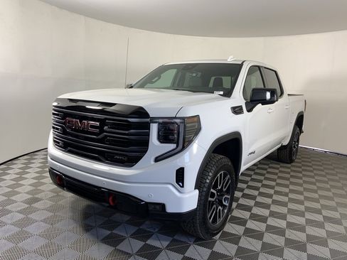 Used 2025 GMC Sierra 1500 AT4 w/ Technology Package image 5