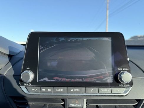 Used 2024 Nissan Altima 2.5 SV image 19