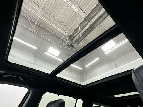 Used 2024 Jeep Wagoneer 4WD w/ Premium Group I image 17