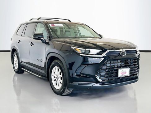 Used 2026 Toyota Grand Highlander AWD image 3