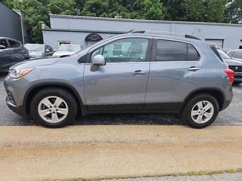 Used 2019 Chevrolet Trax LT w/ LT Convenience Package FWD image 1
