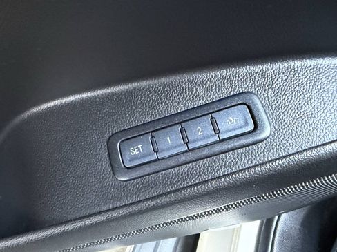 Used 2017 GMC Yukon XL SLT AWD/4WD image 33