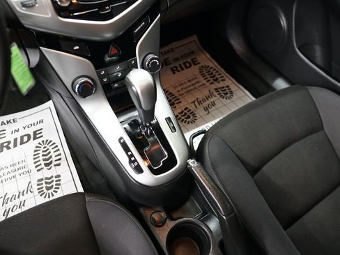 Used 2015 Chevrolet Cruze LT image 32