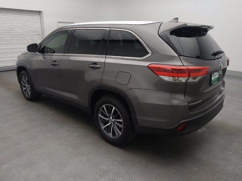 Used 2019 Toyota Highlander XLE image 3