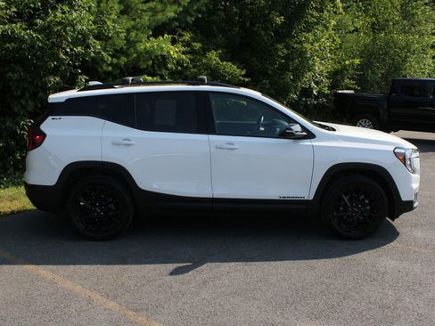 Used 2024 GMC Terrain SLT w/ Elevation Edition AWD/4WD image 4