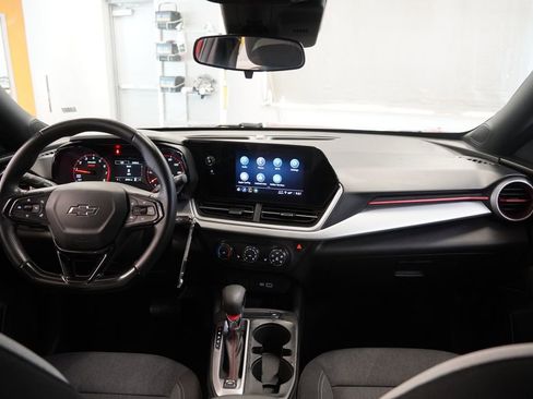 Used 2024 Chevrolet Trax RS FWD image 18
