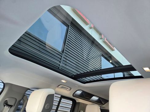 Used 2026 Land Rover Defender 110 S image 12