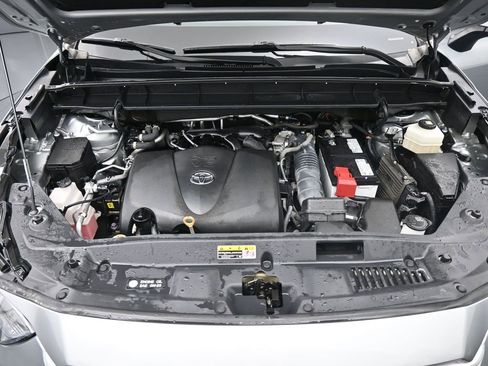 Used 2022 Toyota Highlander XLE image 14