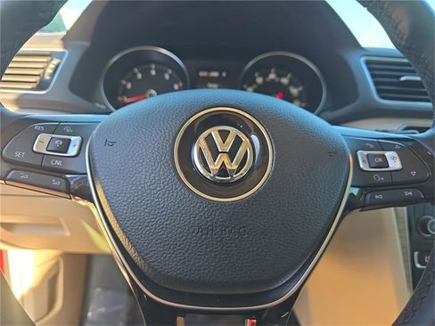Used 2017 Volkswagen Passat 1.8T SEL Premium image 21