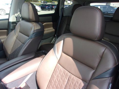 Used 2023 Nissan Murano Platinum w/ Cargo Package image 11