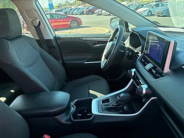 Used 2025 Toyota RAV4 XLE AWD/4WD image 23
