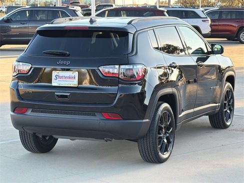 New 2026 Jeep Compass Latitude image 9