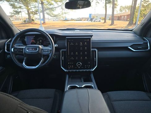 Used 2025 GMC Acadia Elevation image 12