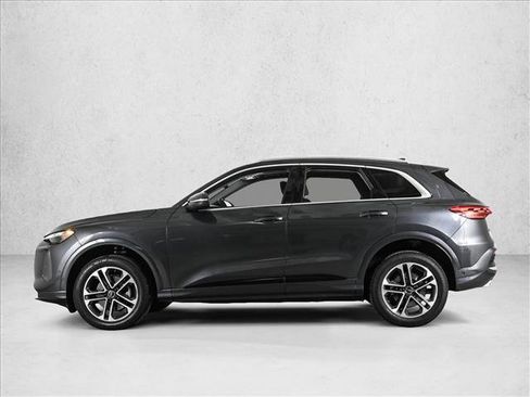 Used 2025 Audi Q5 Premium w/ Convenience Package image 8