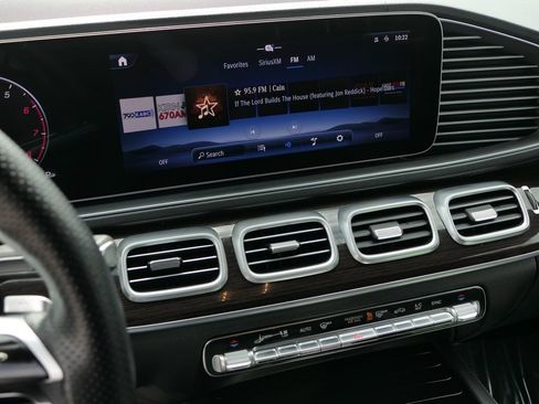 Used 2025 Mercedes-Benz GLS 450 4MATIC image 18