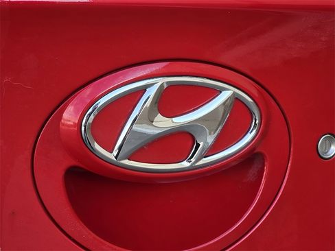 Used 2013 Hyundai Accent SE image 13