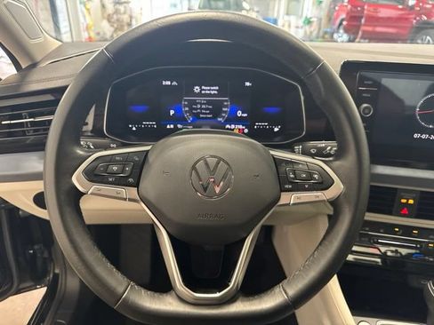 Used 2025 Volkswagen Jetta SE w/ Sunroof Package FWD image 13