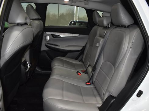 Used 2023 INFINITI QX50 Sensory image 31