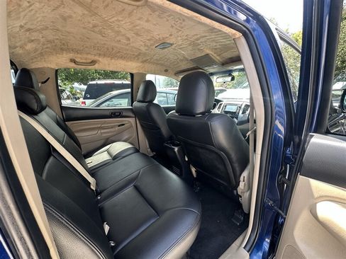 Used 2014 Toyota Tacoma PreRunner w/ SR5 Package RWD image 32