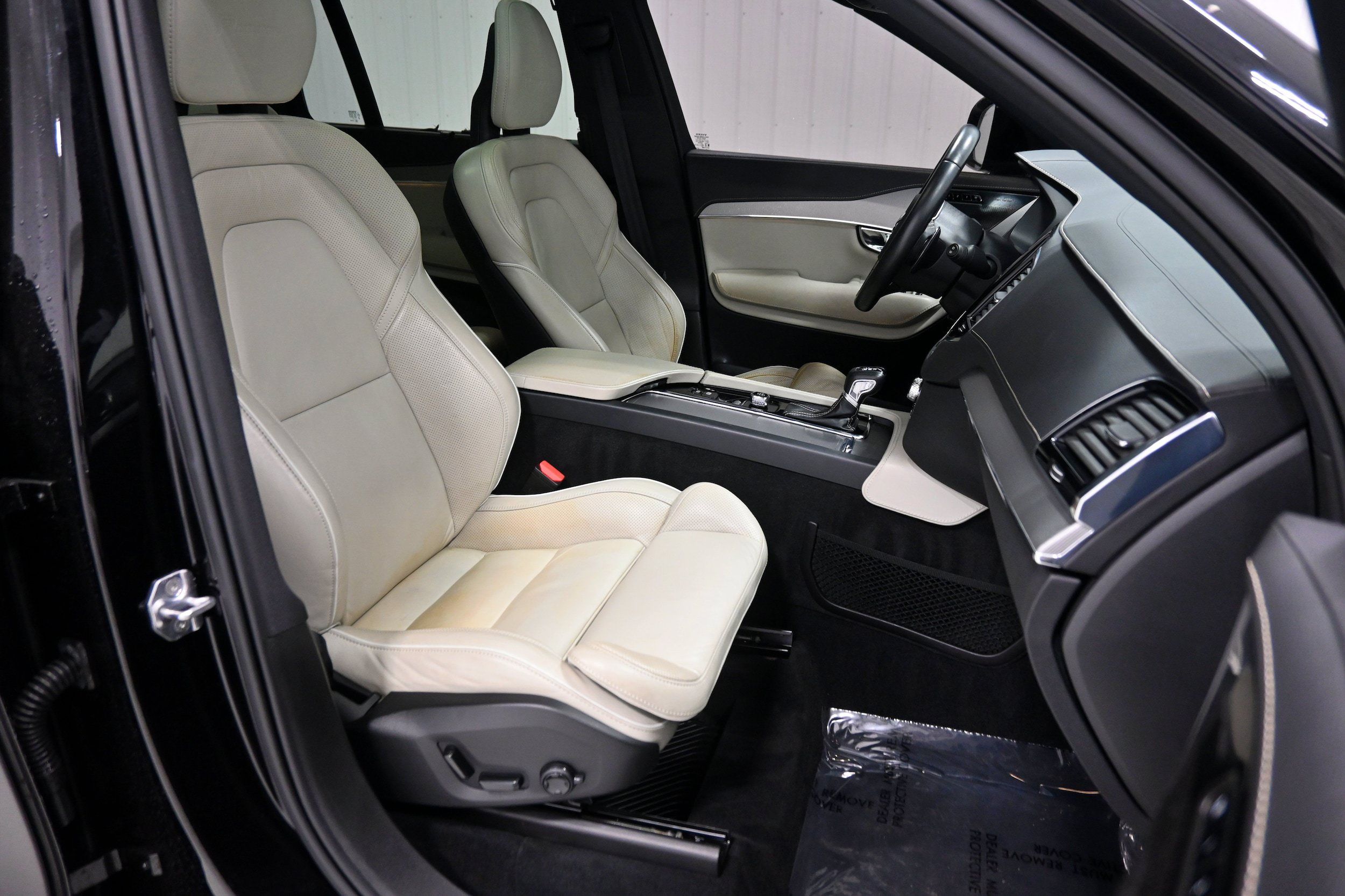 Used 2020 Volvo XC90 T6 R-Design w/ Protection Package Premier AWD/4WD image 29