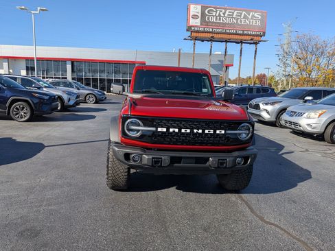 Used 2023 Ford Bronco Wildtrak image 3