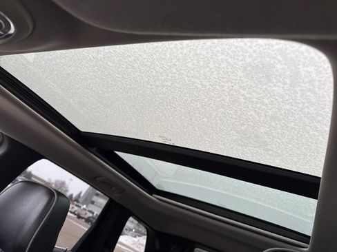 Used 2012 Jeep Grand Cherokee Overland image 15