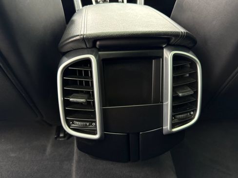Used 2018 Porsche Cayenne Platinum Edition AWD/4WD image 38