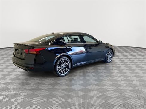 Certified 2024 Nissan Altima 2.0 SR image 12