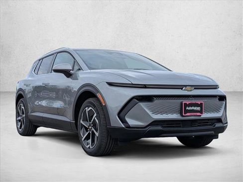 New 2026 Chevrolet Equinox EV LT image 3