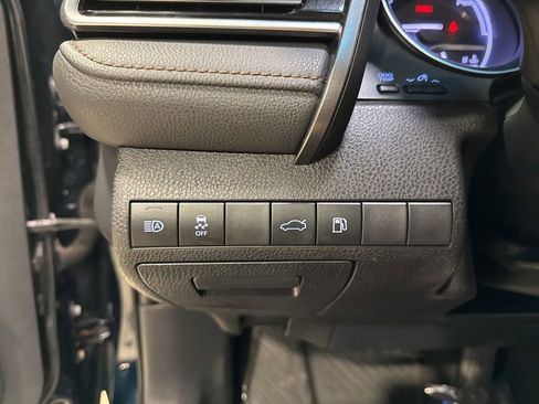 Used 2018 Toyota Camry XLE image 13