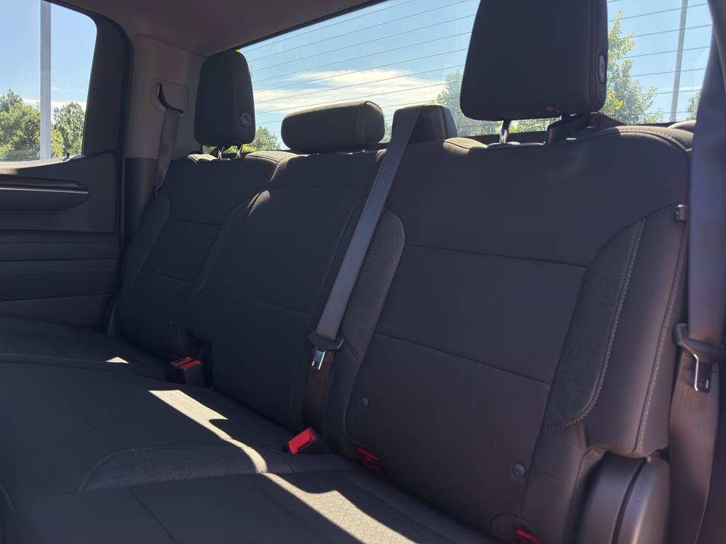 Certified 2025 Chevrolet Silverado 1500 LT AWD/4WD image 24
