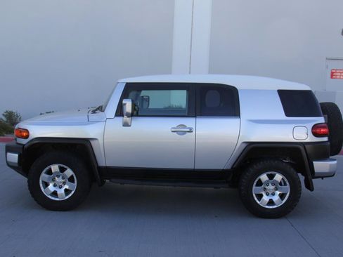 Used 2007 Toyota FJ Cruiser 4WD image 8