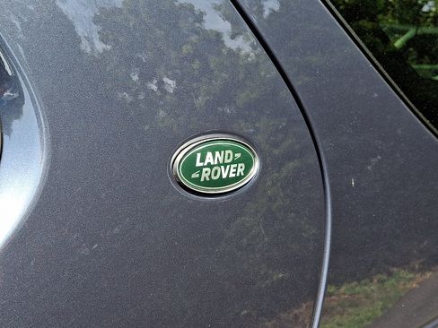 Used 2025 Land Rover Discovery Dynamic SE AWD/4WD image 30