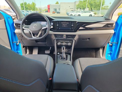 Certified 2024 Volkswagen Taos SE FWD image 20