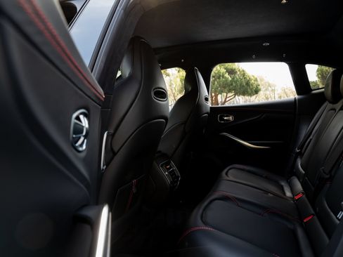 Used 2021 Aston Martin DBX AWD/4WD image 14