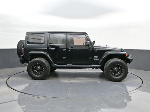 Used 2013 Jeep Wrangler Unlimited Sahara w/ Connectivity Group image 8