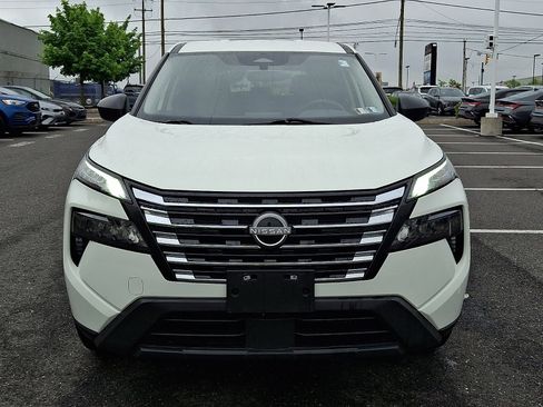 Used 2024 Nissan Rogue S AWD/4WD image 2