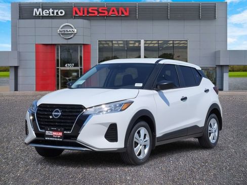 New 2025 Nissan Kicks Play S image 2