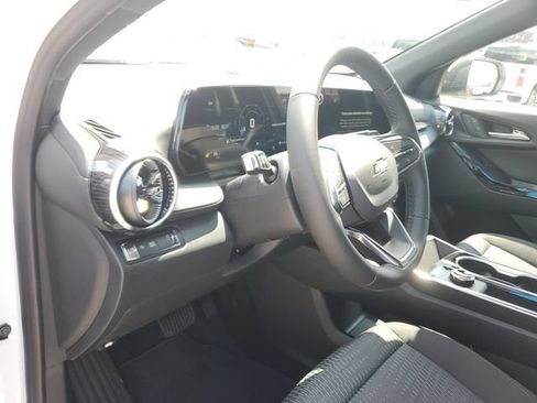 New 2026 Chevrolet Equinox LT FWD image 18