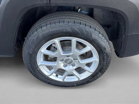 Used 2020 Jeep Renegade Latitude w/ Cold Weather Group image 8