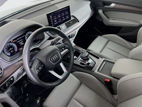 Used 2021 Audi Q5 Prestige w/ Prestige Package image 9
