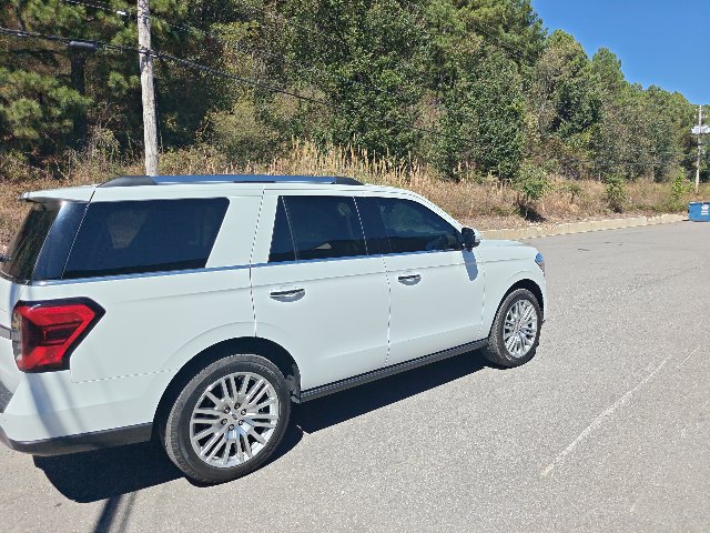 Used 2024 Ford Expedition Limited RWD image 3
